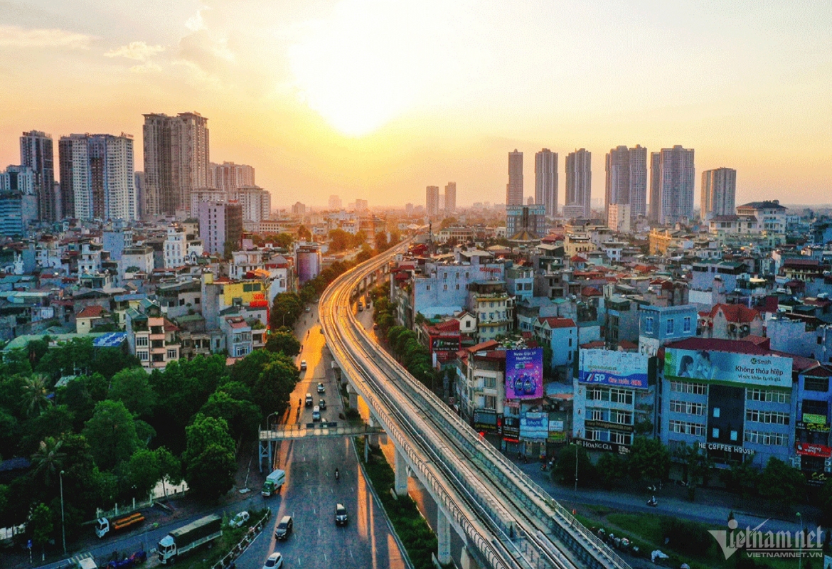 Hà Nội có nhiều tòa nhà cao tầng với những căn hộ có giá cả triệu USD (Ảnh: Hoàng Hà)