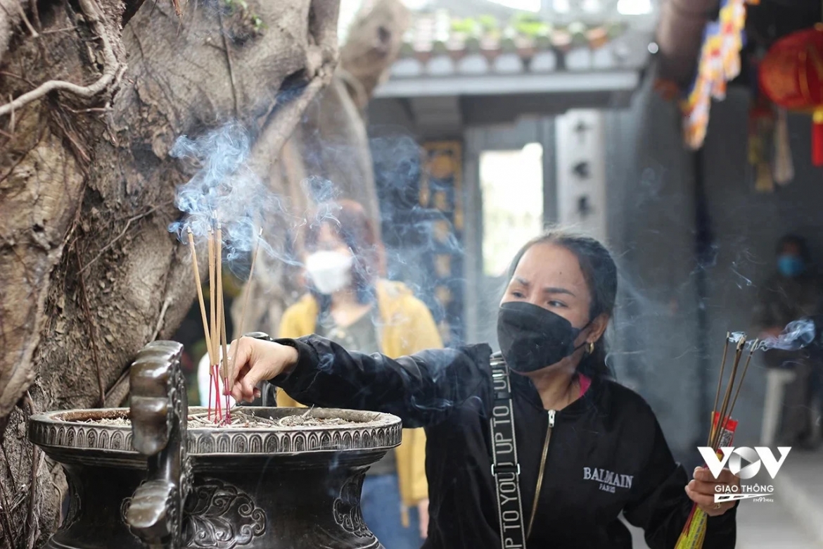 Ngày nay, từ “tâm linh” được sử dụng phổ biến, nhất là trong giới kinh doanh, bởi nghe “dịch vụ tâm linh” thì dễ chấp nhận hơn là “kinh doanh tín ngưỡng”