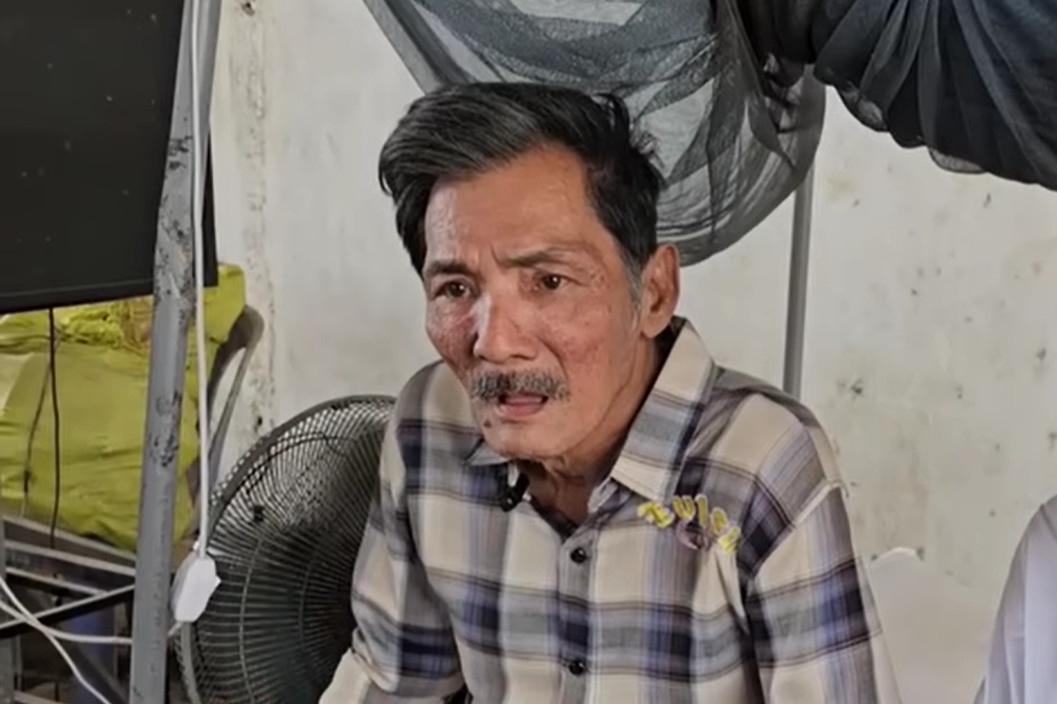 Liên hệ với nhạc sĩ Tô Hiếu - người hỗ trợ diễn viên Thương Tín hơn 1 năm qua để xác minh thông tin nam diễn viên đang ở trong khu nhà xưởng bỏ hoang và thiếu thốn, nam nhạc sĩ khẳng định, không có chuyện diễn viên Biệt động Sài Gòn bị bỏ rơi, sống cô quạnh ở khu đất hoang.
Theo nhạc sĩ Tô Hiếu, căn xưởng cũ đó là của gia đình anh, nằm sát nhà anh ở xã Vĩnh Lộc A, huyện Bình Chánh. Trong thời gian này, Tô Hiếu đang sửa lại nhà nên mới để diễn viên Thương Tín ở đây tạm một thời gian. Nhạc sĩ Tô Hiếu nói: "Ban đầu, tôi cũng đề nghị anh Thương Tín cứ ở luôn trong nhà, nhưng anh ấy muốn ra ngoài xưởng ở cho thoáng, không ngột ngạt, tiện cho việc hút thuốc lá. Khi nào nhà sửa xong thì tôi đưa anh vào nhà ở. Lúc tôi không có ở nhà, một số YouTuber đã kéo đến rồi quay clip rồi lan truyền những nội dung sai lệch, gây ảnh hưởng đến hình ảnh của anh Thương Tín". (Nguồn: Dân Việt)