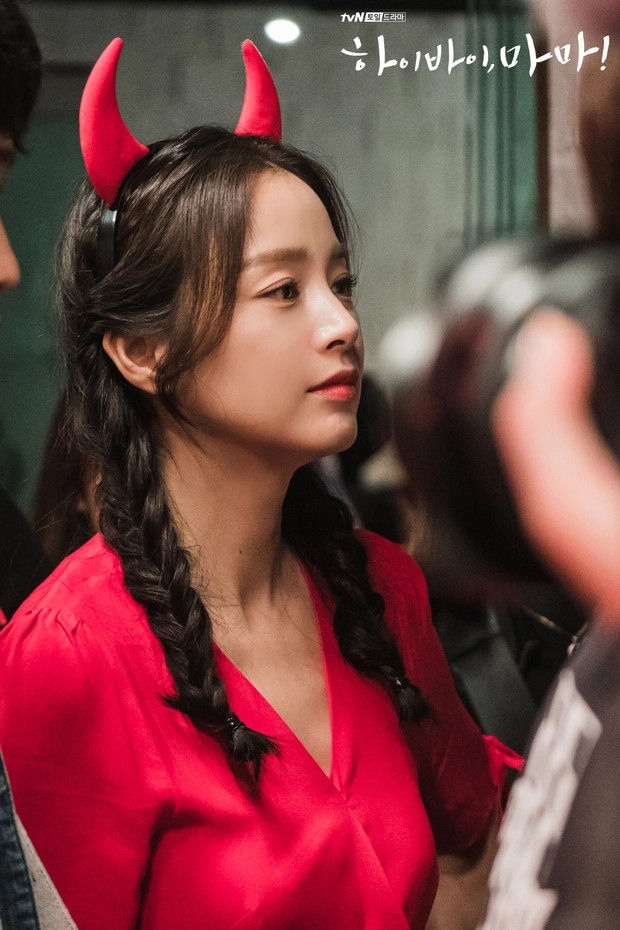 Kim Tae Hee thể hiện xuất sắc vai diễn với vẻ ngoài trẻ trung, trông không quá 20 tuổi