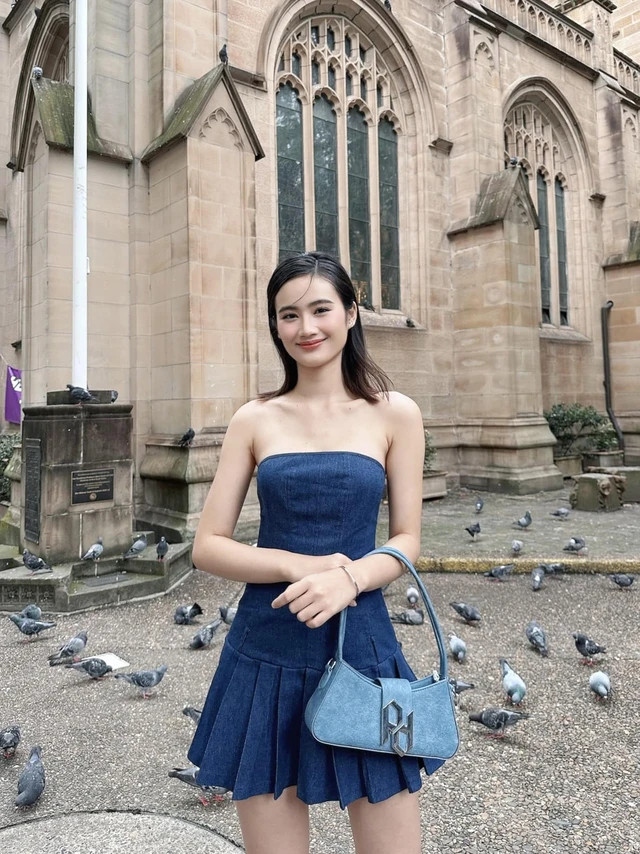 Trước những tranh cãi này, Hoa hậu Ý Nhi thẳng thắn: "Hiện tại, tôi đã và đang thay đổi, học hỏi, cố gắng để hoàn thiện mình nhiều hơn. Tôi luôn lắng nghe những khen chê đúng lúc của mọi người để có những điều chỉnh phù hợp. Điều này không có nghĩa tôi phải quan tâm đến những lời khiếm nhã, không mang tính chất xây dựng. Tôi đã đọc cả những bình luận muốn tôi và thậm chí là cả gia đình tôi không tồn tại ở cuộc đời này, hay xúc phạm nặng hơn nữa. Nhưng tôi hiểu mình cần chắt lọc nội dung để có hướng thay đổi một cách tích cực. Thế nên, thay vì để tâm ở những điều đó, tôi dành thời gian để học tập và phát triển, quan tâm những người thân, những người yêu thương mình".(Nguồn: Thanh niên)