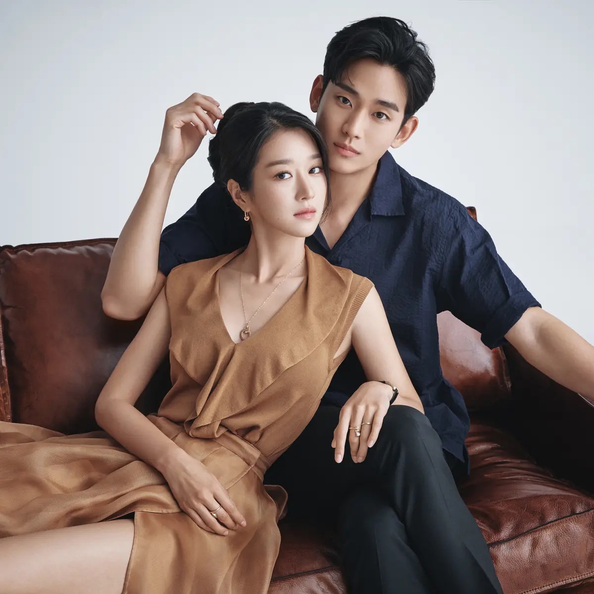 Trong "It's Okay To Not Be Okay", Moon Gang Tae (Kim Soo Hyun) và Goo Moon Yeong (Seo Ye Ji) hoàn toàn khác biệt về xuất thân, tính cách và quan điểm xã hội nhưng lại dần dần nảy sinh tình cảm với nhau.