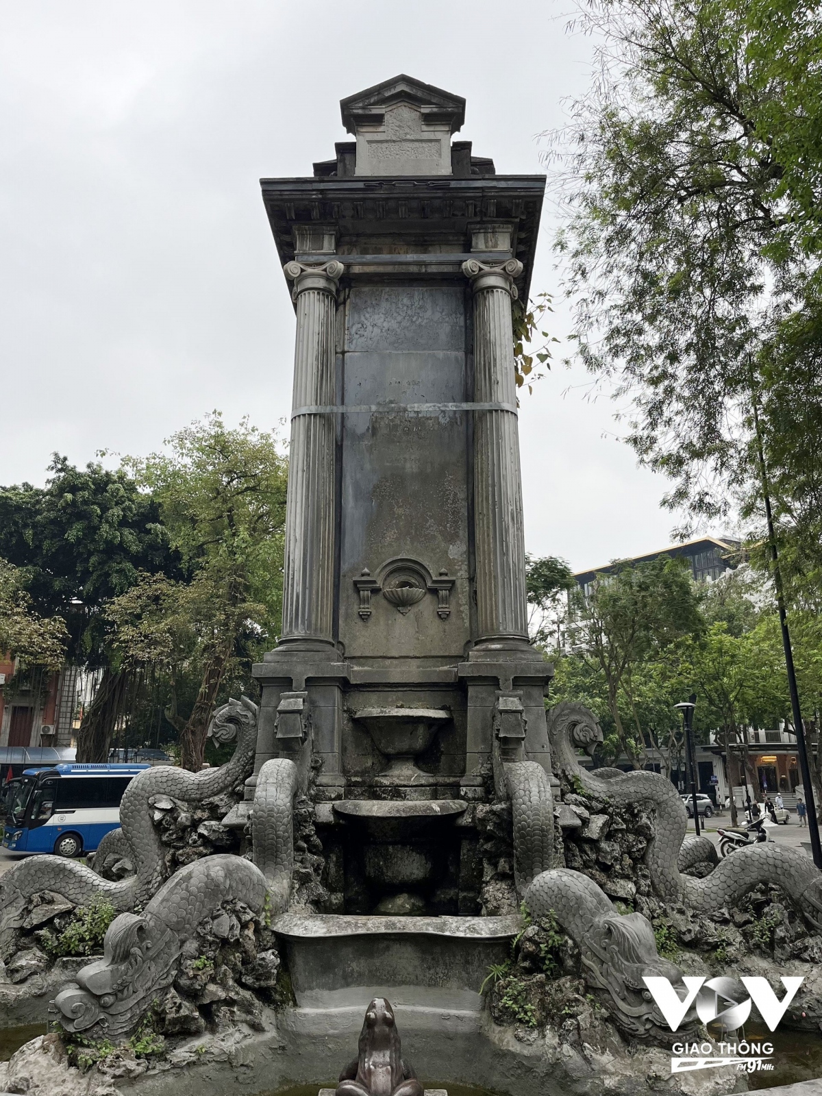 Năm 2022, quận Hoàn Kiếm phối hợp với Cơ quan Hỗ trợ hợp tác quốc tế vùng Paris tại Việt Nam thực hiện dự án cải tạo, nâng cấp vườn hoa. Sau hơn 1 năm triển khai dự án, hiện nay công trình đài phun nước trung tâm vườn hoa đã được phục dựng và gia cố lại những phần xuống cấp do thời gian...