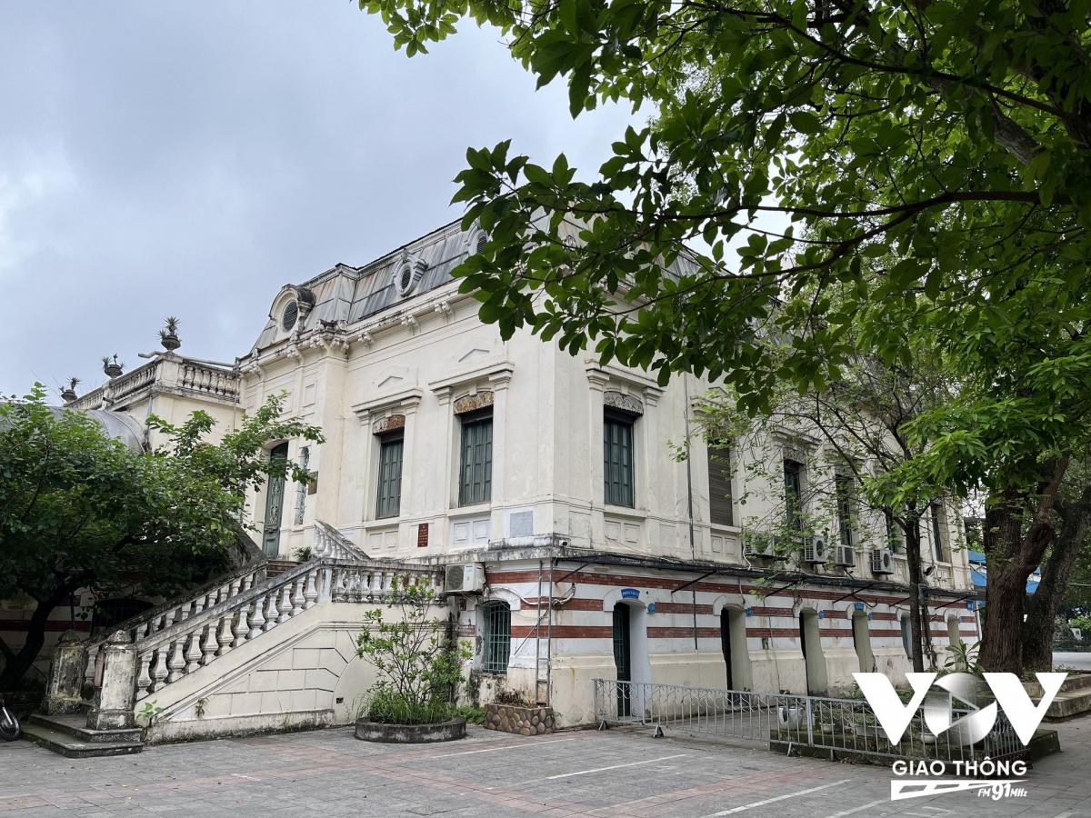 Một căn biệt thự cổ nằm trong khuôn viên Cung Thiếu nhi vẫn được giữ lại gần như nguyên vẹn