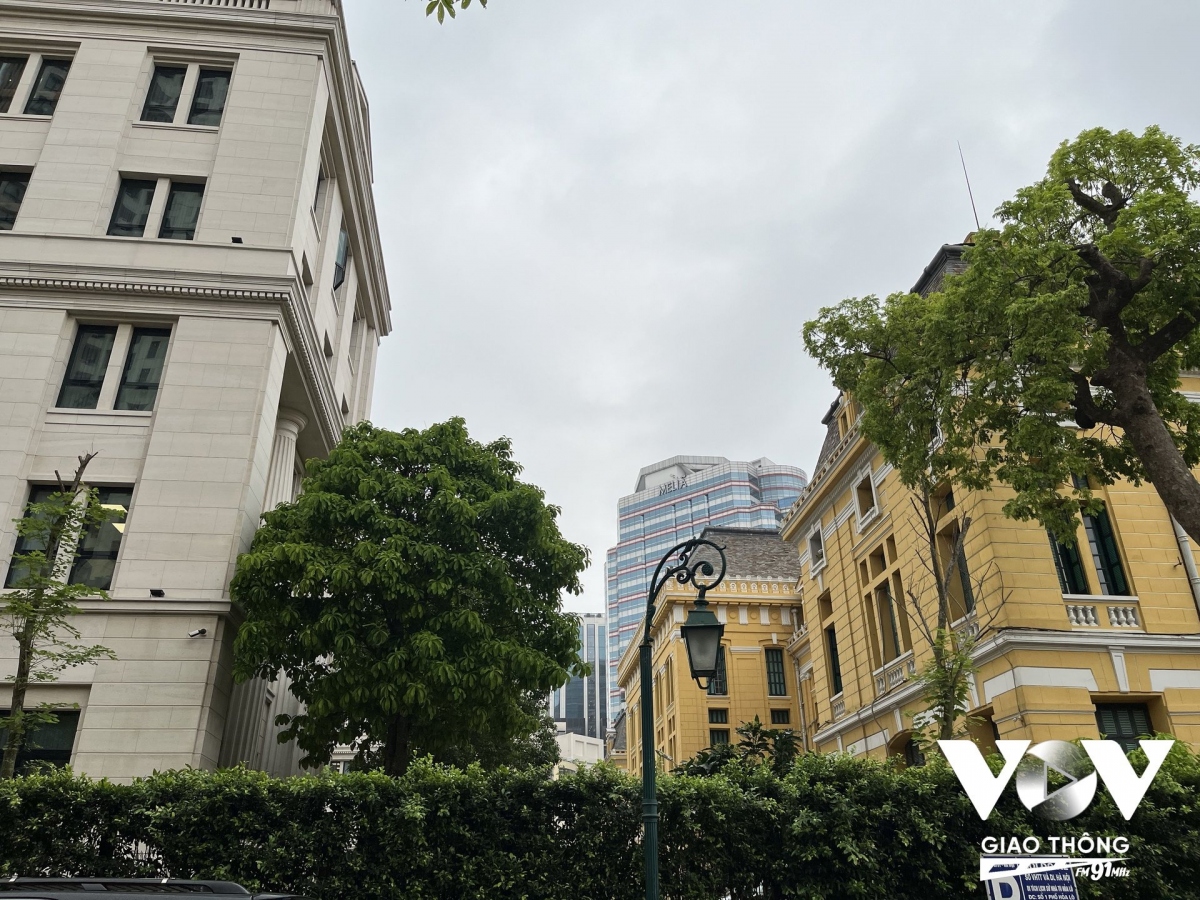 Một phần công trình cũ - là dãy biệt thự cổ được giữ lại, có sự kết nối giữa quá khứ và hiện tại