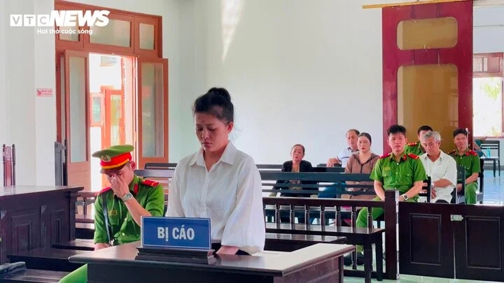 Nguyễn Phạm Tiểu My tại phiên tòa sáng 23/4.