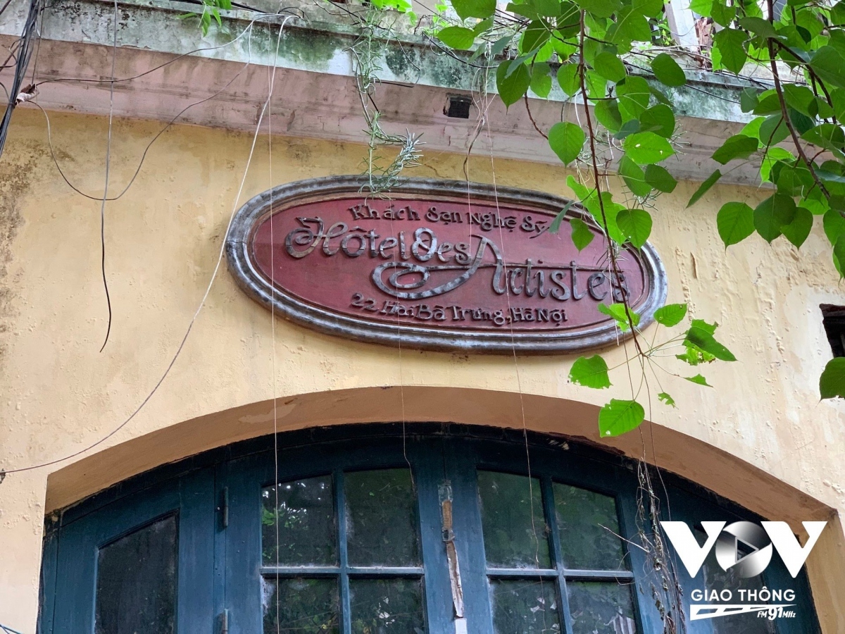 Khi bị đập bỏ, xây công trình mới, sẽ là một sự mất mát không bao giờ có thể lấy lại được. Ví dụ như công trình Văn hóa của nghệ sĩ Hà Nội nằm trên phố Hai Bà Trưng là một ví dụ