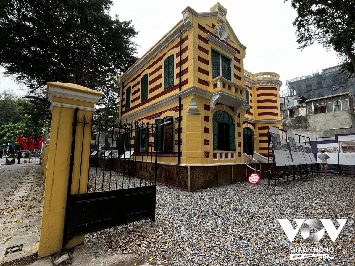 Ngôi biệt thự nằm trên phố Hàng Bài - Trần Hưng Đạo mới được trùng tu lại sau nhiều chục năm bị bỏ hoang