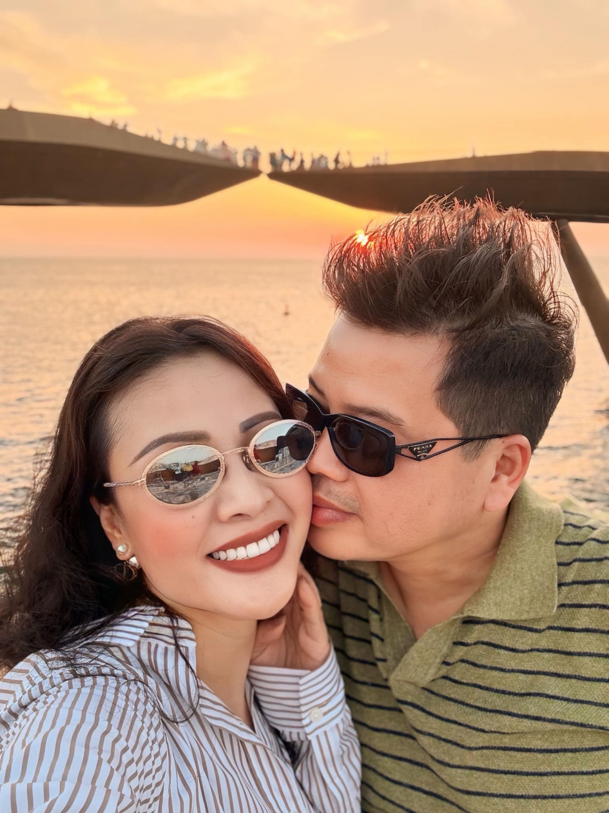 Lần thứ ba gặp nhau trên một sân khấu ở Hà Nội, Đăng Dương bất ngờ khi thấy Kim Xuyến tỏ ra như không có chuyện gì trước đó giữa hai người. Hôm sau, Đăng Dương phi xe máy đến tìm nàng và... tỏ tình ngay ở trước đoàn nghệ thuật.