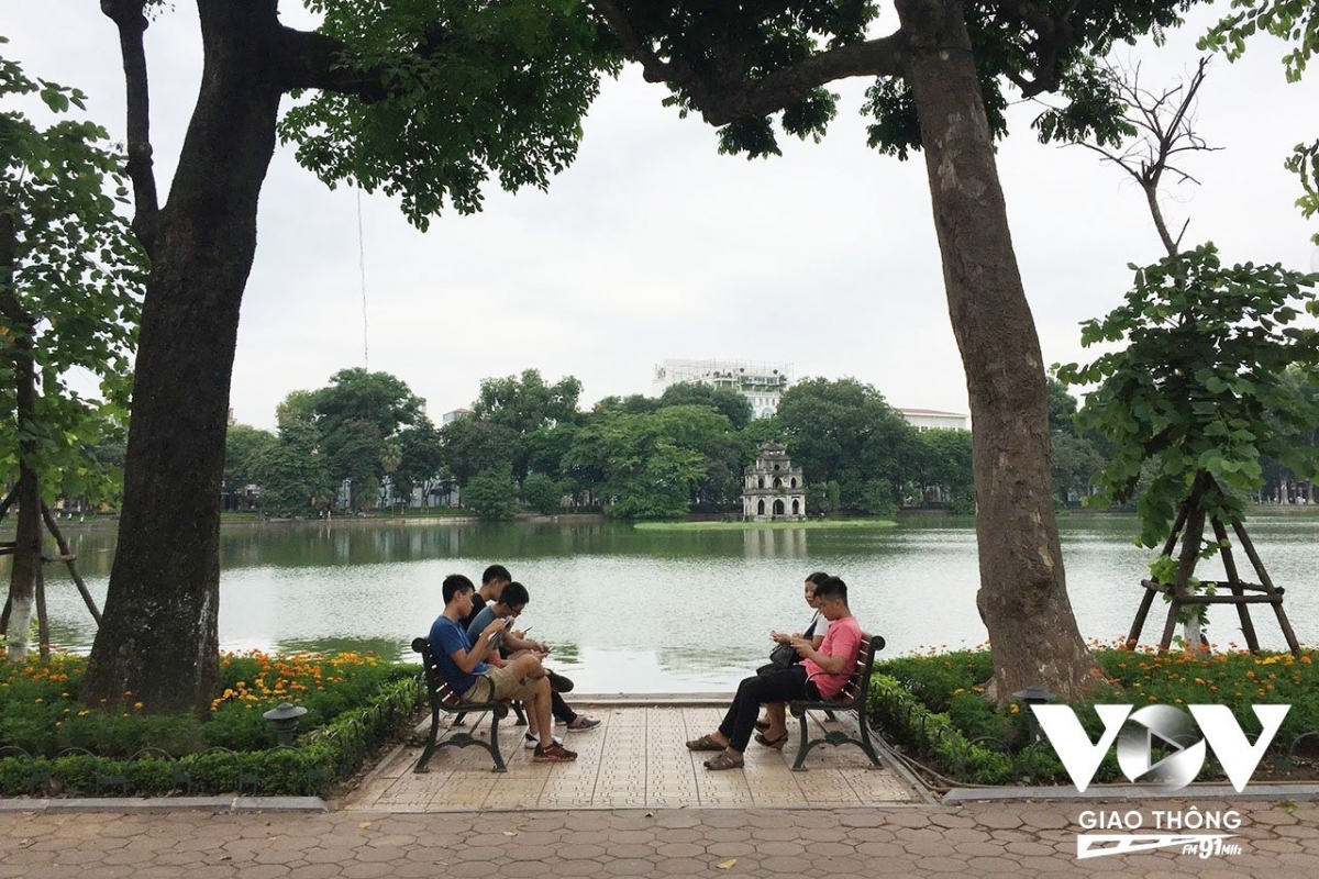 Ngày nay, có thể nhiều người không còn nhớ tới hình ảnh tháp Rùa khi xưa, nhưng việc thay đổi diện mạo như hiện nay cũng khiến nhiều người yêu quý Hồ Gươm - Tháp Rùa không khỏi luyến tiếc...