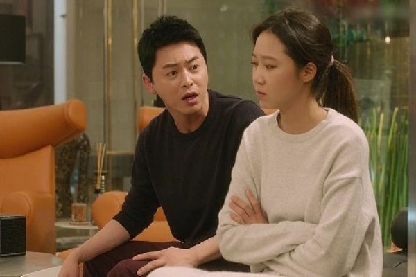 Vợ chồng tôi cãi nhau vì chuyện vợ cho tiền bố mẹ đẻ (Ảnh minh họa, nguồn: KT)