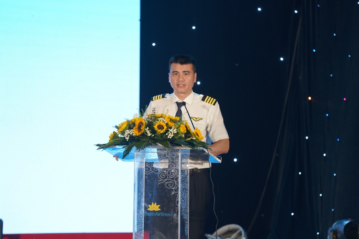 Ông Tô Ngọc Giang - Phó Tổng Giám đốc Vietnam Airlines, Đoàn trưởng Đoàn bay 919 phát biểu khai mạc sự kiện.