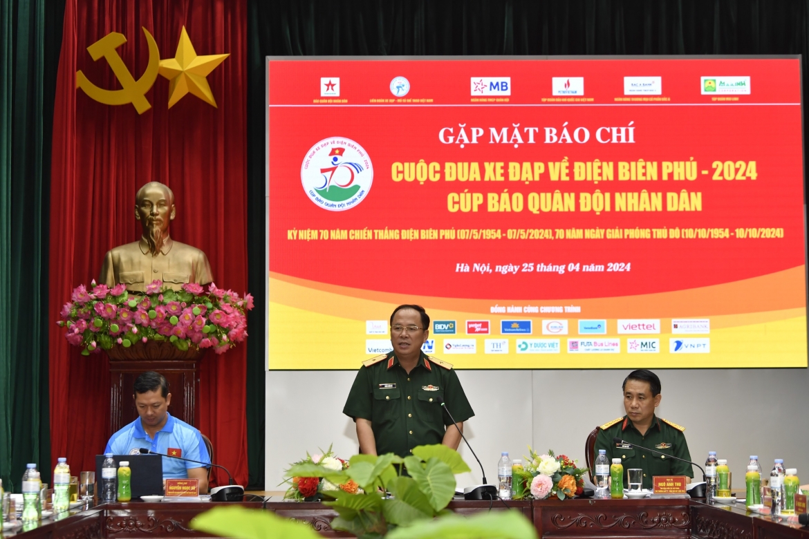  Thiếu tướng Đoàn Xuân Bộ, Tổng biên tập Báo Quân đội nhân dân, Trưởng ban tổ chức Cuộc đua chia sẻ tại buổi gặp mặt báo chí