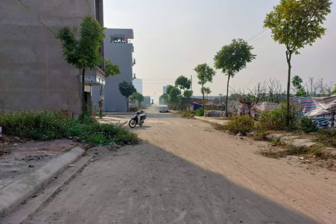 Nhiều lô đất ở khu Tứ Hiệp được rao bán nhiều tháng nay nhưng vẫn không có người hỏi mua (Ảnh minh hoạ)