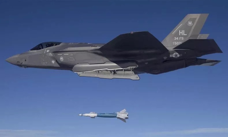 Bom Paveway thả từ máy bay. Ảnh: RTX