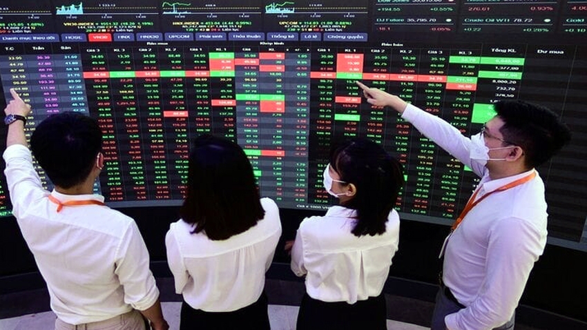 Các chuyên gia nhận định, chứng khoán cũng là kênh đầu tư sáng trong thời gian tới