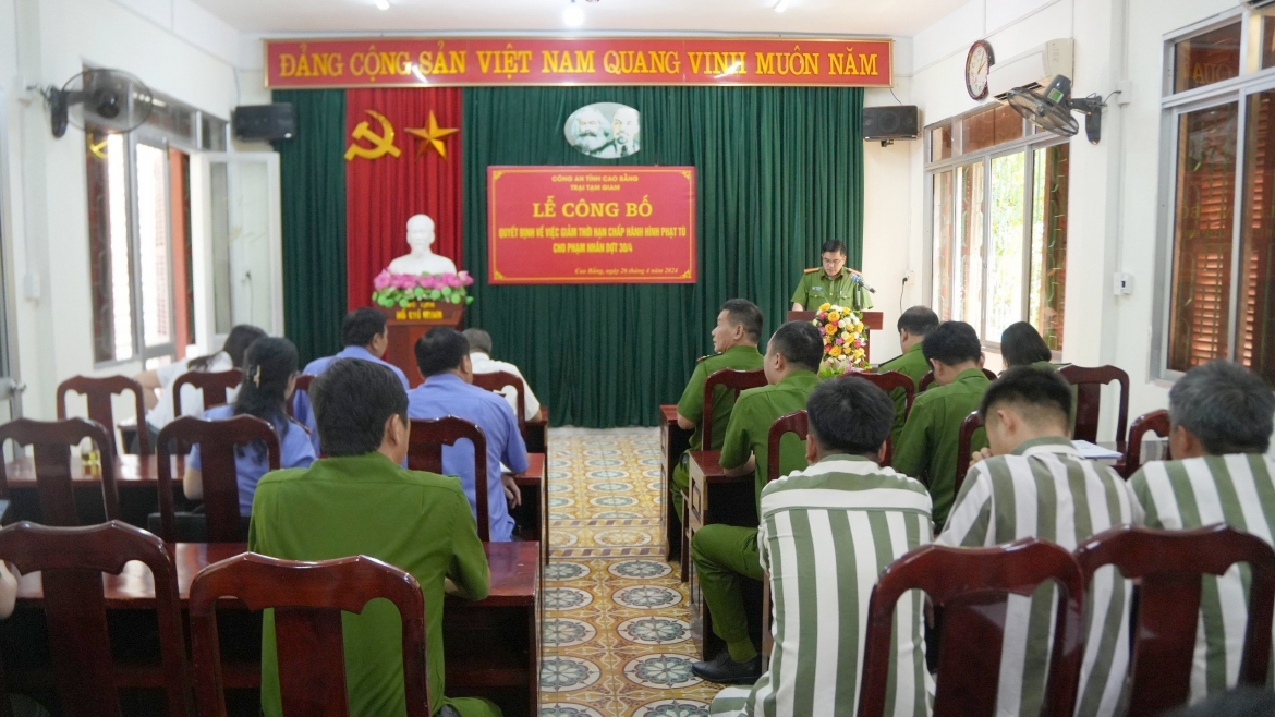 Công an tỉnh Cao Bằng công bố quyết định giảm án cho các phạm nhân dịp 30/4 và 1/5