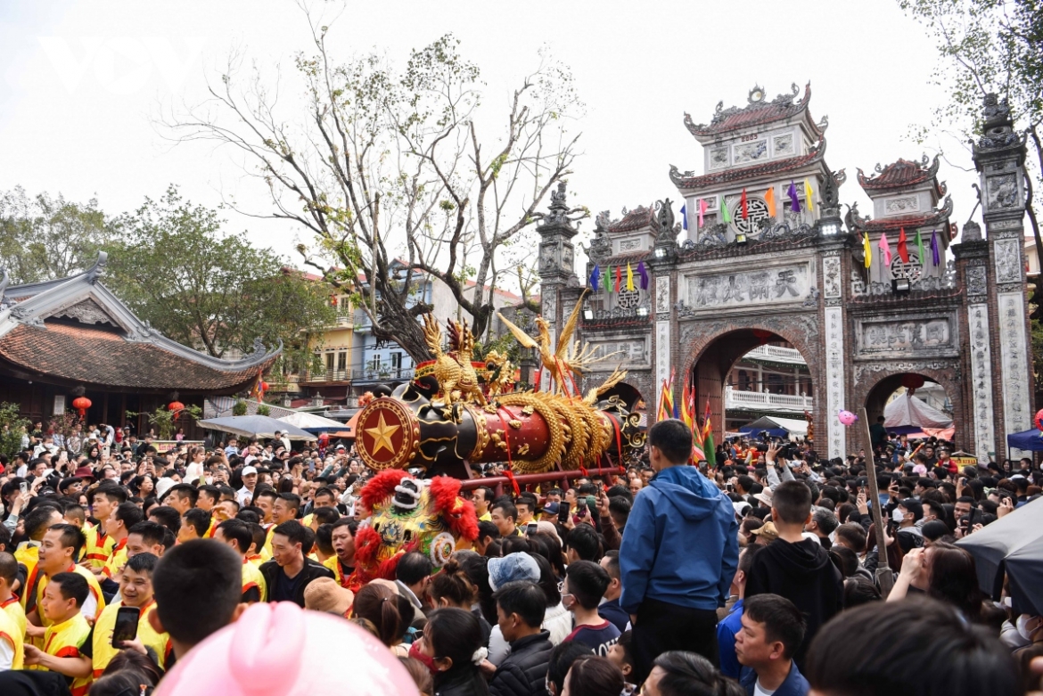 Ngoài các sản phẩm đồ gỗ nổi tiếng, Đồng Kỵ còn được biết đến với lễ hội Rước pháo đặc sắc diễn ra vào mồng 4 tháng Giêng hàng năm