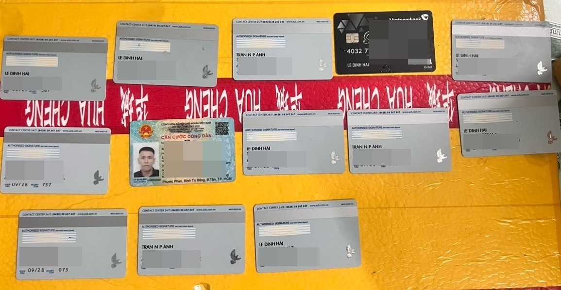 Hàng chục tài khoản ngân hàng mang tên Lê Đình Hải và người khác để nhận tiền từ thiện