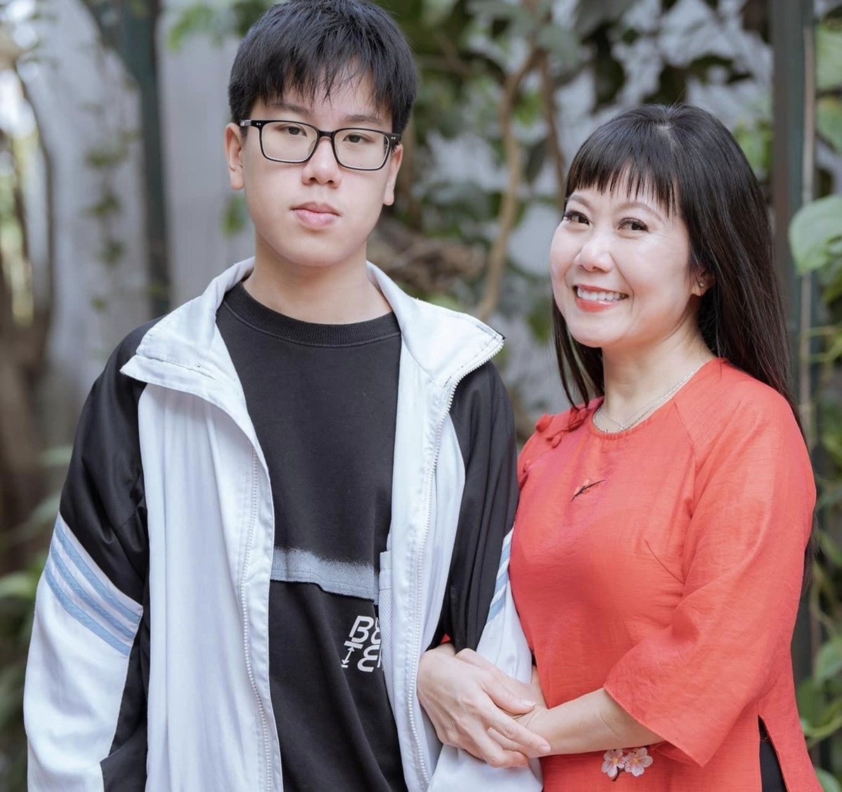 Căn nhà không chỉ là nơi ở mà còn chứa đựng nhiều kỷ niệm đẹp của NSƯT Hương Tươi và gia đình. Cô được là chính mình, tận hưởng những giây phút bình yên bên người thân.