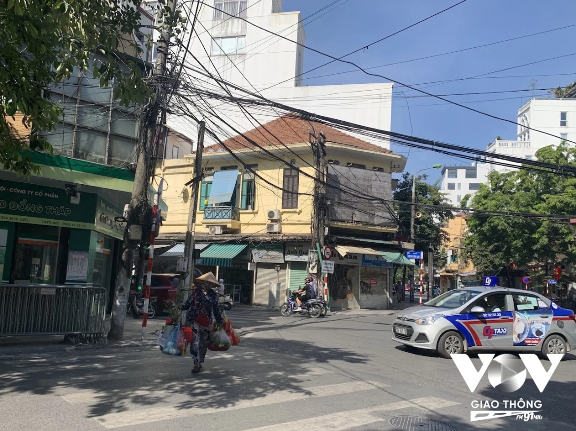 Phố cổ Hà Nội, những căn biệt thự cũ luôn là đề tài của những danh họa, nhiếp ảnh gia... Chúng ta còn biết đến phố cổ Hà Nội qua những tác phẩm của danh họa Bùi Xuân Phái, mà người ta còn gọi là một trường phái hội họa với tên gọi "Phố Phái" nổi tiếng không chỉ trong nước mà còn ở quốc tế