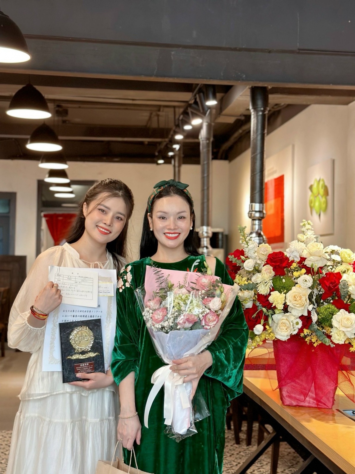 Phạm Thùy Linh và cô giáo - NSƯT Thanh Nhàn