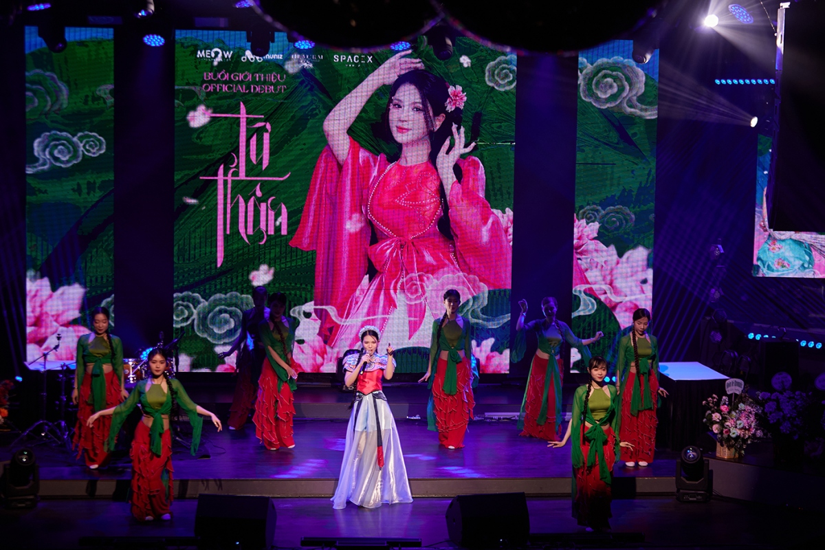 An Thu An trình diễn ca khúc "Tứ thân"