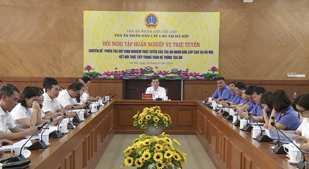 Ngày 26/4, TAND Tối cao tổ chức Hội nghị tập huấn nghiệp vụ trực tuyến toàn quốc tháng 4/2024, Chuyên đề “Phiên tòa rút kinh nghiệm trực tuyến của TAND cấp cao tại Hà Nội, kết nối trực tiếp trong toàn hệ thống TAND”, được kết nối từ điểm cầu trung tâm – TAND cấp cao tại Hà Nội với điểm cầu thành phần – TAND tỉnh Thái Bình, được truyền trực tuyến đến gần 800 điểm cầu trong toàn hệ thống.