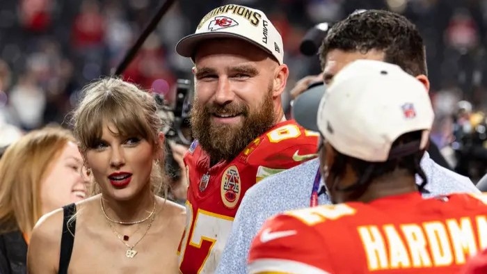 Taylor Swift và Travis Kelce tại Super Bowl 2024.