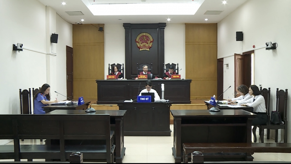 Theo đó, TAND cấp cao tại Hà Nội mở phiên tòa xét xử theo trình tự phúc thẩm bằng hình thức trực tuyến đối với vụ án hình sự “Nhận hối lộ” tại tỉnh Thái Bình. Vụ án do TAND tỉnh Thái Bình xét xử sơ thẩm có kháng cáo. Cụ thể, bị cáo Lưu Minh Hải (Chủ tịch HĐQT, kiêm Giám đốc Công ty CP Đăng kiểm xe cơ giới Thái Bình) bị TAND tỉnh Thái Bình xét xử sơ thẩm, tuyên phạt 3 năm 6 tháng tù vì tội "Nhận hối lộ". Tại phiên phúc thẩm, HĐXX TAND cấp cao tại Hà Nội chấp nhận một phần kháng cáo của bị cáo Lưu Minh Hải, giảm án từ 3 năm 6 tháng tù xuống còn 2 năm 6 tháng tù về tội "Nhận hối lộ".