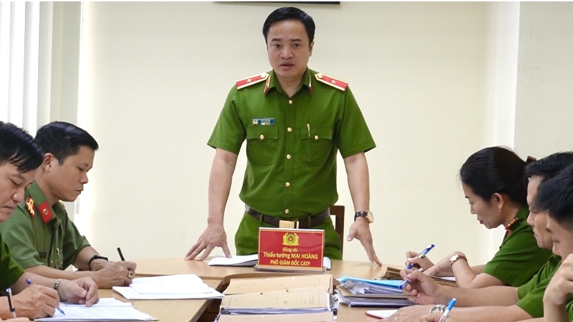 Thiếu tướng Mai Hoàng - Phó Giám đốc, Thủ trưởng Cơ quan Cảnh sát điều tra Công an TP.HCM chỉ đạo xác lập chuyên án để đấu tranh với tội phạm này. (Ảnh: CACC)