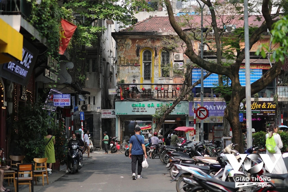 Nét cổ kính của Hà Nội một phần được tạo nên bởi những ngôi biệt thự giao thoa giữa kiến trúc của người Pháp và kiến trúc bản địa