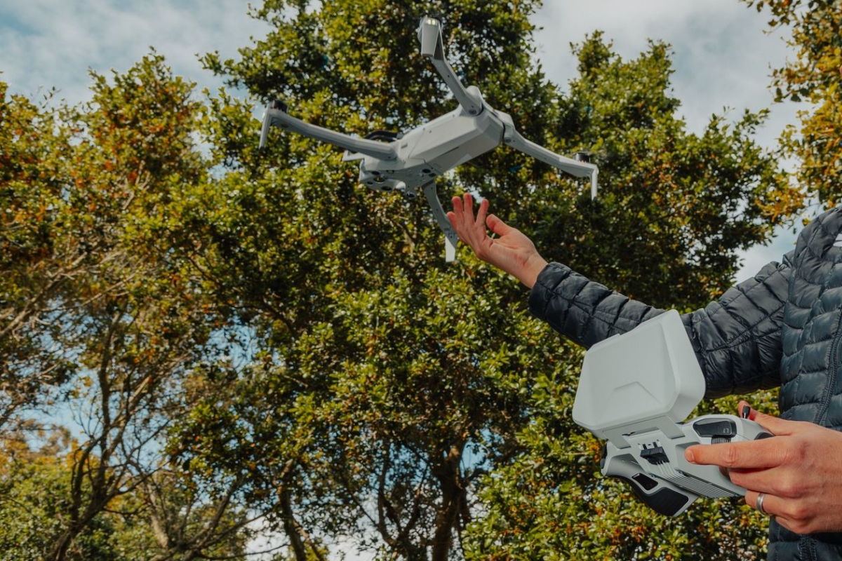 Skydio cho biết, công ty này đã điều chỉnh UAV để chúng có khả năng định vị tốt hơn. Ảnh: WSJ
