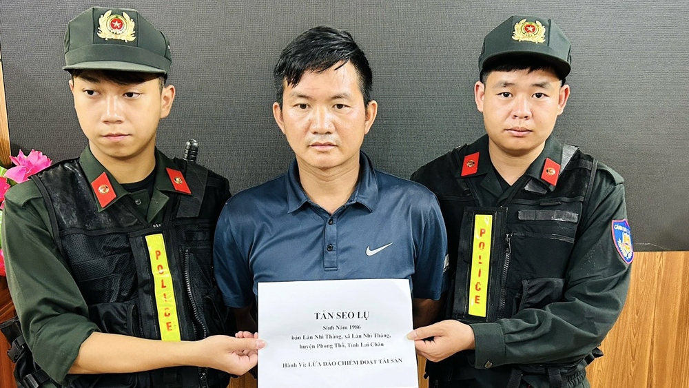 Đối tượng Tẩn Seo Lụ tại cơ quan công an