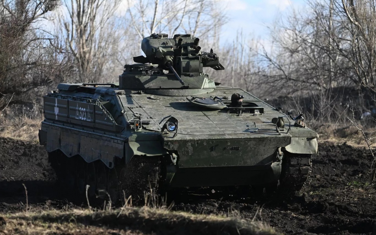 Xe thiết giáp chiến đấu bộ binh của Đức trở thành chiến lợi phẩm của quân Nga. Phía Nga thu giữ chiếc xe trong trạng thái gần như nguyên vẹn. Ảnh: Sputnik.