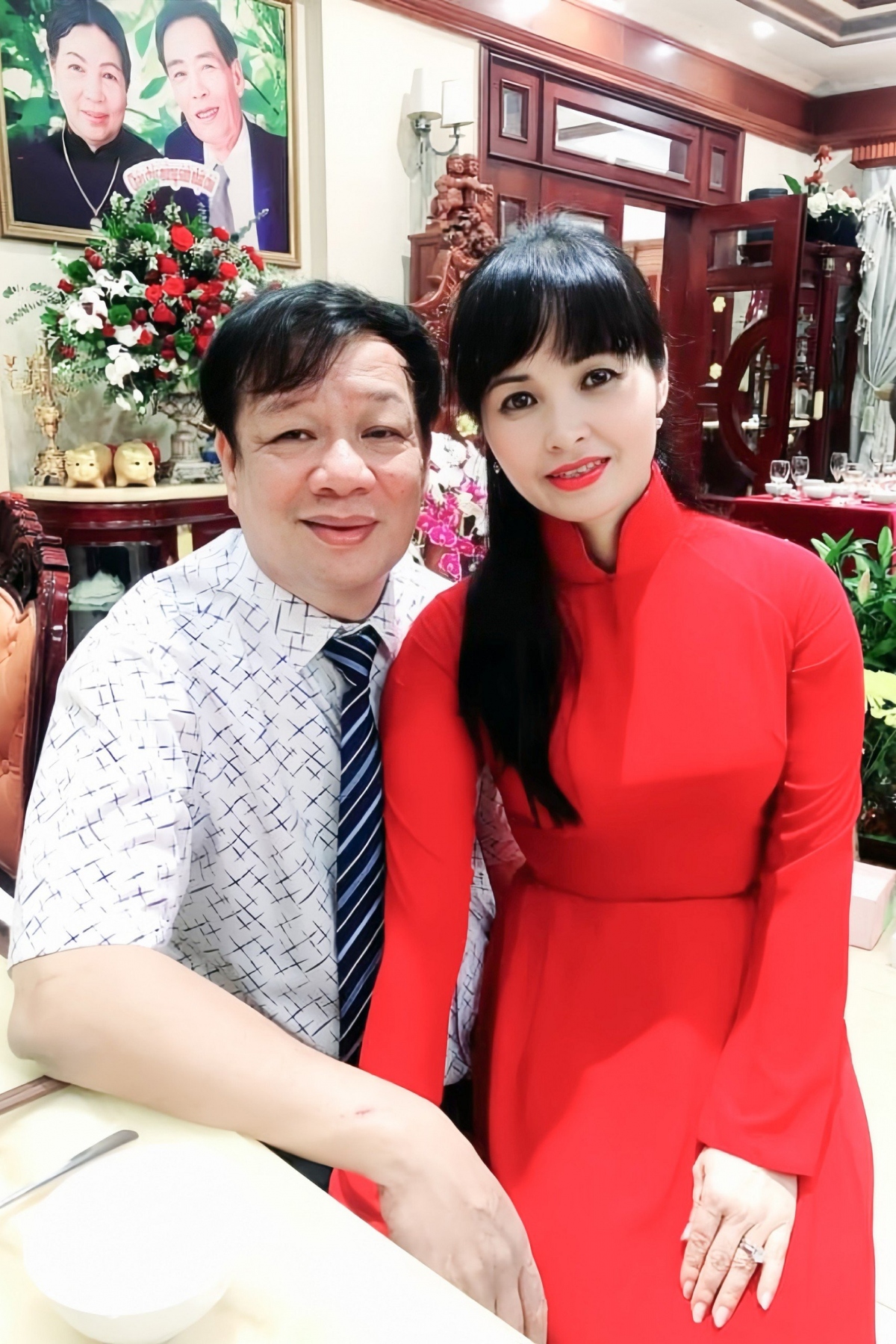 Lấy chồng doanh nhân, có cuộc sống xa hoa nhưng Trang Nhung nói chị chưa bao giờ xin tiền, lệ thuộc bạn đời. Ca sĩ tự nhận có lòng tự trọng cao, chưa từng mở lời xin tiền hay ngỏ ý nhờ chồng trợ giúp.
“Anh hiểu tính tôi nên rất tế nhị chuyện tiền bạc. Đôi lúc thấy tôi làm MV đầu tư khá nhiều tiền, anh nói ‘Em cầm một ít lấy làm nhạc’. Các khoản chi tiêu trong gia đình hay tiền học của con anh chủ động trả. Vợ chồng tôi chưa bao giờ để nhập nhằng chuyện vật chất trong nhà”, Trang Nhung tiết lộ. 
Trang Nhung và chồng đều đề cao tính trách nhiệm, chung thủy trong hôn nhân. Họ xem nhau như tri kỷ, dành sự tôn trọng và thấu hiểu để tình cảm thêm vững bền. (Nguồn: VietNamNet)