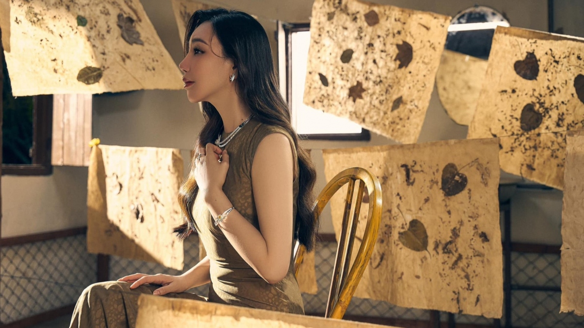 MV "Cứ để cho em" của Hồ Quỳnh Hương là một sản phẩm với vẻ bề ngoài trông đơn giản, gần gũi khán giả, nhưng nội lực bên trong lại khó cảm. Nếu là Vũ Cát Tường thể hiện ca khúc, theo tuyến giai điệu đặc trưng, thường thấy ở những sáng tác của cô, đây sẽ là một bản hit. Nhưng khi là Hồ Quỳnh Hương, hiếm hoi hát ca khúc kiểu này, dẫn đến tranh luận về việc nữ ca sĩ đang cố “gồng”. Cụ thể là "Cứ để cho em" có thành hit hay không, nằm ở tính nghe lại và Hồ Quỳnh Hương đang không có được điều này.
Sau hơn 10 ngày, MV Cứ để cho em hút chưa đến một triệu lượt xem trên YouTube. Thành tích nhạc số của ca khúc này cũng khiêm tốn. Hiệu ứng ban đầu của Cứ để cho em đang chưa tương xứng mức đầu tư. Một phần, đây là kết quả của việc Hồ Quỳnh Hương vắng bóng quá lâu, đến khi trở lại chưa thể gây chú ý ngay lập tức. Song, chuyện MV Cứ để cho em không đủ hot như kỳ vọng phản ánh thực tại của nhạc Việt đang khốc liệt. (Nguồn: Tiền Phong)