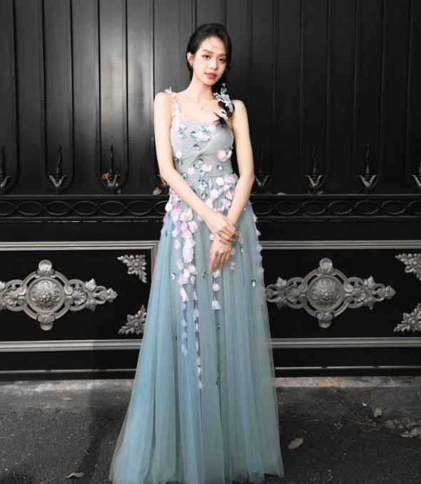 Với thành tích Top 15 Miss International 2023 của Á hậu Phương Nhi từng khiến nhiều người tiếc nuối và kỳ vọng Hoa hậu Thanh Thủy sẽ vượt qua thành tích này. Nàng hậu chia sẻ: "Tôi nghĩ Phương Nhi đã có hành trình đáng nhớ tại Miss International 2023. Và chắc rằng Phương Nhi cũng có nhiều trải nghiệm đáng quý xuyên suốt cuộc thi. Thế nên bản thân tôi với vai trò là một người theo dõi hành trình của Phương Nhi, tôi cũng cảm thấy thấy tự hào vì Phương Nhi đã nỗ lực hết mình tại cuộc thi. 
Tôi cũng không áp lực, đè nặng tâm lý phải vượt qua Phương Nhi tại cuộc thi này. Thay vì so sánh bản thân với một ai đó, tôi sẽ tập trung theo đuổi mục tiêu của mình, cố gắng làm tốt nhất khả năng trong cuộc thi". (Nguồn: Dân Việt)