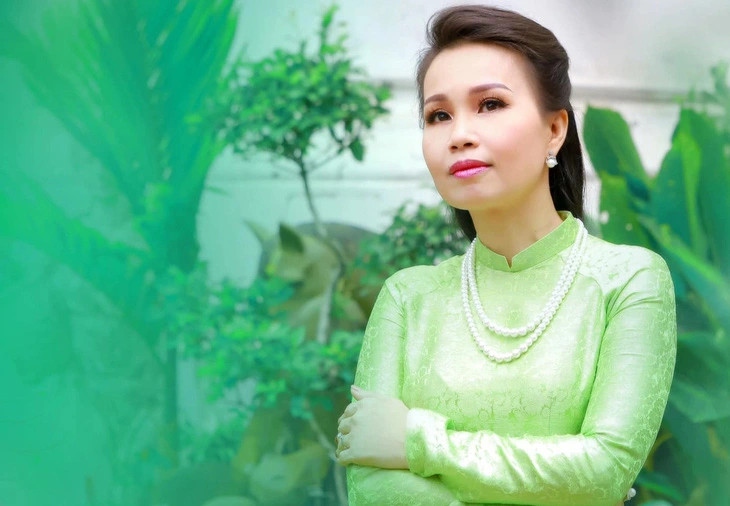 Năm 2023 đánh dấu cột mốc tròn 30 năm Cẩm Ly theo đuổi sự nghiệp ca hát, chị ấp ủ thực hiện đêm nhạc tri âm khán giả nhân dịp kỷ niệm này nhưng chưa thành. Cẩm Ly bày tỏ sự tiếc nuối vì nhiều lý do nên chưa thực hiện đêm nhạc tri âm khán giả đúng dịp kỷ niệm 30 năm ca hát. Chị cho biết trong năm 2024 sẽ cố gắng "trả nợ" ân tình của khán giả. Chị bật mí đang chuẩn bị cho đêm nhạc đặc biệt này. "Nếu không có gì thay đổi, đêm nhạc tri âm sẽ diễn ra trong năm 2024" - Cẩm Ly cam kết.
Trong đêm nhạc kỷ niệm, Cẩm Ly sẽ cân bằng số lượng các ca khúc thuộc thể loại dân ca và nhạc trẻ, để đáp ứng được nhiều đối tượng khán giả. Những bản phối mới, lạ hứa hẹn sẽ chinh phục được các thế hệ khán giả lớn lên cùng Cẩm Ly và thế hệ trẻ ngày nay.