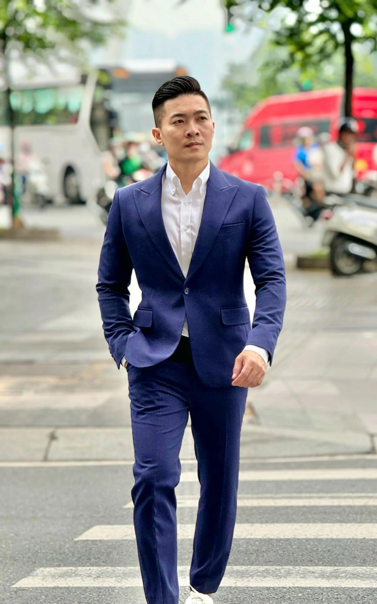 Trước những ý kiến trái chiều từ cộng đồng yêu nhan sắc, NSƯT Quốc Cơ tiết lộ rằng, anh từng từ chối khi được BTC Mr World Vietnam ngỏ lời mời làm giám khảo cuộc thi này. "BTC Mr World Vietnam ngỏ ý mời tôi làm giám khảo cuộc thi nhưng vì quá bận rộn với nhiều dự án nên tôi từng từ chối. Sau đó, vì sự động viên của Quốc Nghiệp cùng sự nhiệt thành của BTC nên tôi suy nghĩ lại. 
Trước đó, NSƯT Quốc Nghiệp cũng đã giải đáp về việc chấm thi Mr World Vietnam bị không ít người cho là "trái chuyên môn". "Tôi là một nghệ sĩ xiếc từng lưu diễn, thi đấu tại nhiều quốc gia trên thế giới. Vì vậy, tôi nghĩ mình có thể chia sẻ kinh nghiệm của bản thân cho các thí sinh khi "chinh chiến" trên đấu trường quốc tế". nam nghệ sĩ bày tỏ. (Nguồn: Dân Việt)