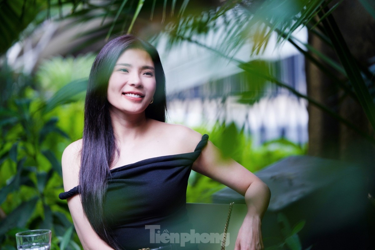 Diễn viên Thúy Diễm tái xuất màn ảnh nhỏ miền Bắc với vai Mỹ Đình trong "Trạm cứu hộ trái tim" sau 4 năm vắng bóng. Tên nhân vật được nhiều khán giả thích thú, gọi vui là "cô gái sân vận động" gắn với nhiều tình huống hài hước. Nữ diễn viên khẳng định Mỹ Đình khác hoàn toàn với cô ở ngoài đời, vì vậy khi vào vai cô phải tập nói nhanh, "nói chuyện như bắn rap". Cô khẳng định khá mất sức để làm quen, thích ứng với tốc độ nói của Mỹ Đình. 
Với Thúy Diễm, Trạm cứu hộ trái tim mới là bộ phim đầu tiên đánh dấu quá trình Bắc tiến. Trước đó, Thúy Diễm từng tham gia Cát đỏ do Trung tâm sản xuất phim Truyền hình (Đài Truyền hình Việt Nam) sản xuất, tuy nhiên bộ phim đó được quay hoàn toàn tại miền Nam. (Nguồn: Tiền Phong)