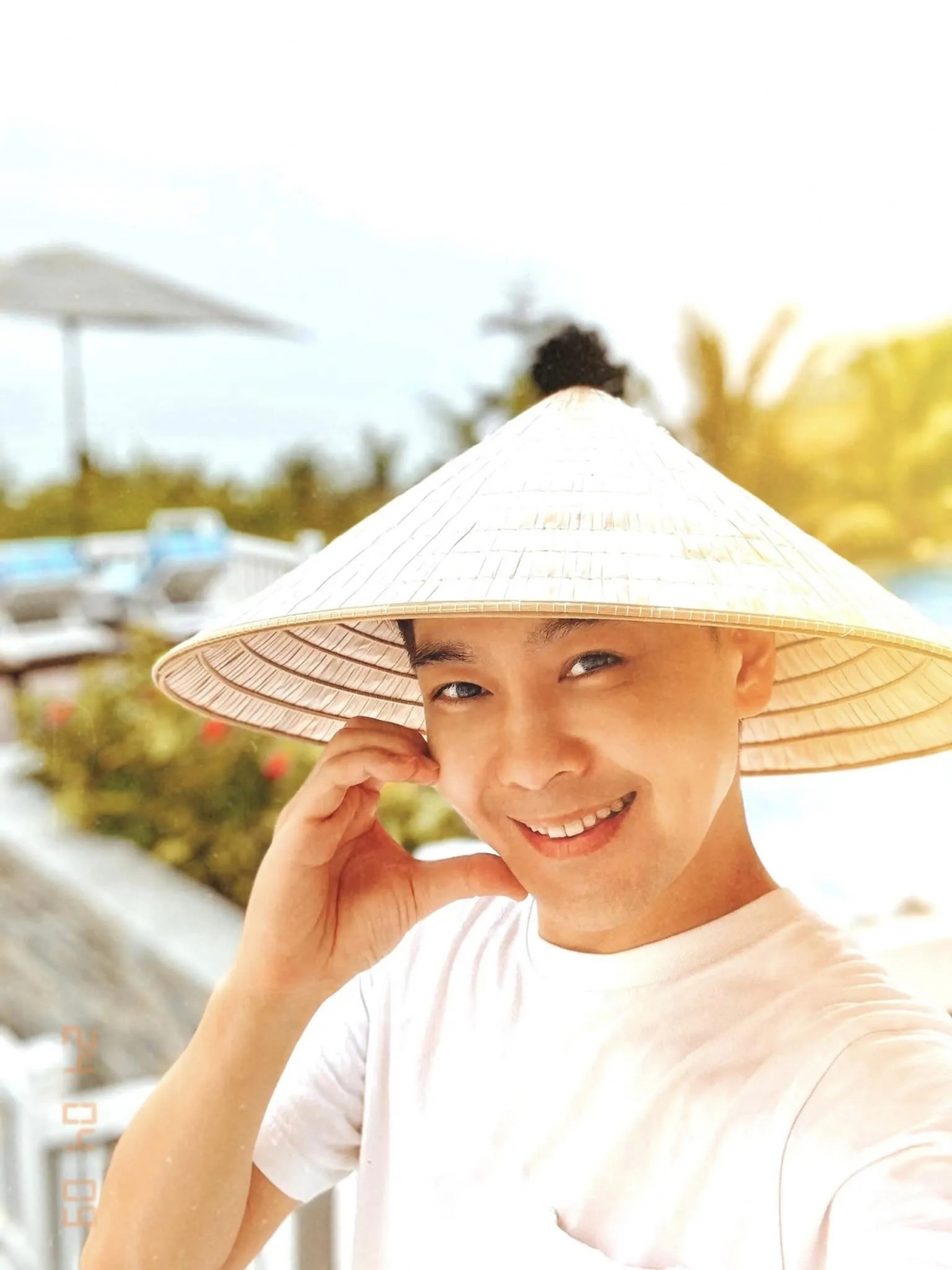 Lâm Chí Dĩnh, tài tử Đài Loan (Trung Quốc) nổi tiếng với "Thiên Long Bát Bộ" đã trải nghiệm chèo thuyền thúng, ăn phở, uống cà phê, trong chuyến du lịch Đà Nẵng, Hội An. Đặc biệt, thay vì sử dụng tiếng Trung, Lâm Chí Dĩnh khiến nhiều người hâm mộ Việt thích thú khi lần đầu nhìn story của thần tượng mà có thể hiểu anh nói gì, không cần phải tìm kiếm phiên dịch bằng dòng chữ: “Chào Đà Nẵng, Việt Nam”. 
Sau đó, Lâm Chí Dĩnh còn gửi một loạt ảnh chụp lại những cảnh đẹp tại Đà Nẵng, anh hào hứng gửi vào nhóm chat riêng trên Weibo tập hợp người hâm mộ toàn thế giới cùng những lời nhắn: “Chào buổi sáng ở Việt Nam”. (Nguồn: Dân Việt)