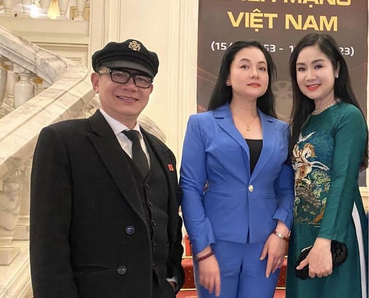 Trước sự chờ đợi của khán giả, NSND Thu Quế xác nhận chị sẽ xuất hiện trong Trạm cứu hộ trái tim với vai mẹ của Vũ. Nhân vật của chị sẽ có nhiều ân oán với gia đình Ngân Hà, cụ thể là bà Hạ Lan (NSND Thu Hà) và ông Trung (NSƯT Phạm Cường). Thu Quế cho hay: "Chính tôi cũng đang hồi hộp xem 2 nhân vật nữ (vai diễn của Thu Quế và Thu Hà) liên quan ra sao đến ông Trường trong phim 'Trạm cứu hộ trái tim". Do nhân vật chưa lên sóng nên nữ nghệ sỹ chưa thể chia sẻ nhiều về vai diễn, song thông tin Thu Quế sẽ xuất hiện trong phim đủ khiến nhiều khán giả háo hức mong đợi. (Nguồn: VTC News)