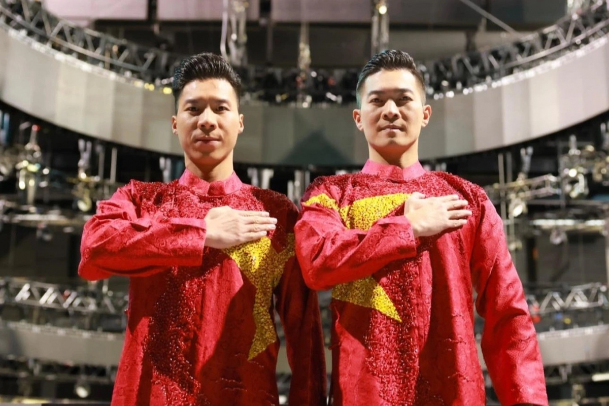 an Tổ chức Mr World Vietnam 2024 bất ngờ thông báo Quốc Cơ - Quốc Nghiệp không tiếp tục đồng hành cùng cuộc thi với vai trò giám khảo như đã công bố trước đó. Nguyên nhân được phía Ban Tổ chức đưa ra là vì cuộc thi Mr World Vietnam 2024 (Nam vương Thế giới Việt Nam) thay đổi lịch trình tổ chức vào tháng 6 (thay vì tháng 5 như trước đó) khiến Quốc Cơ - Quốc Nghiệp không thể thu xếp thời gian để góp mặt vào dàn giám khảo năm nay. "Cụ thể, thời điểm cuộc thi diễn ra trong tháng 6, hai "hoàng tử xiếc" lại có lịch lưu diễn ở Mỹ từ ngày 5/5 đến 26/6. Trước khi nhận lời làm giám khảo Mr World Vietnam 2024, Quốc Cơ - Quốc Nghiệp cũng đã trao đổi kỹ với Ban Tổ chức về việc họ sẽ có chuyến đi lưu diễn vào thời điểm như trên", đại diện cuộc thi cho biết thêm. (Nguồn: Dân Trí)