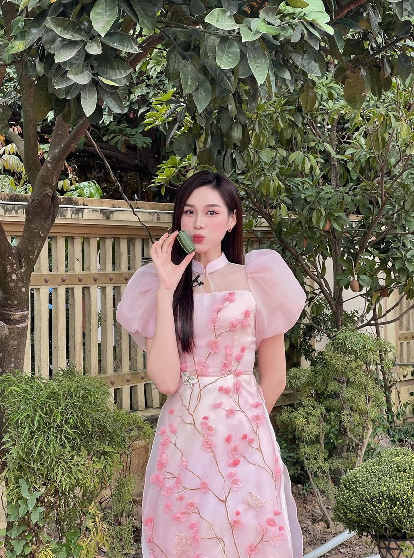 Sau 3 tháng tốt nghiệp, Đỗ Thị Hà chuyển hướng sang kinh doanh. Theo người đẹp, việc chọn ngành làm đẹp để thử sức là một quyết định đã được cô thận trọng xem xét và cân nhắc. Hoa hậu nói có đam mê về việc làm đẹp và làm cho mọi người tự tin hơn về bản thân. Cô muốn góp phần giúp đỡ mọi người cảm thấy tốt hơn về hình ảnh của họ và thể hiện sự tự tin bên ngoài.