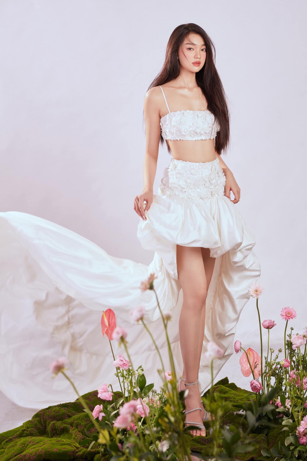 Người đẹp quê Bến Tre chia sẻ việc góp mặt tại các show diễn và được công chúng chú ý là dịp để cô chứng tỏ năng lực. Đây cũng là cơ hội để Bé Quyên trau dồi kỹ năng catwalk, hoàn thiện hơn khi làm nghề. Bé Quyên nói: "Tôi vui vì được các nhà thiết kế tin tưởng. Có thời điểm chạy show không nghỉ nhưng tôi vẫn đầy năng lượng. Tôi xem đây là cơ hội để chứng tỏ năng lực, có thêm kinh nghiệm".
