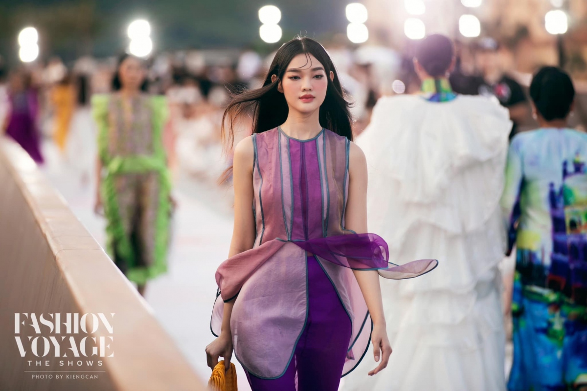 Gương mặt đậm chất Á Đông, thần thái cuốn hút đưa Bé Quyên trở thành nàng thơ thế hệ mới của các nhà thiết kế Việt.