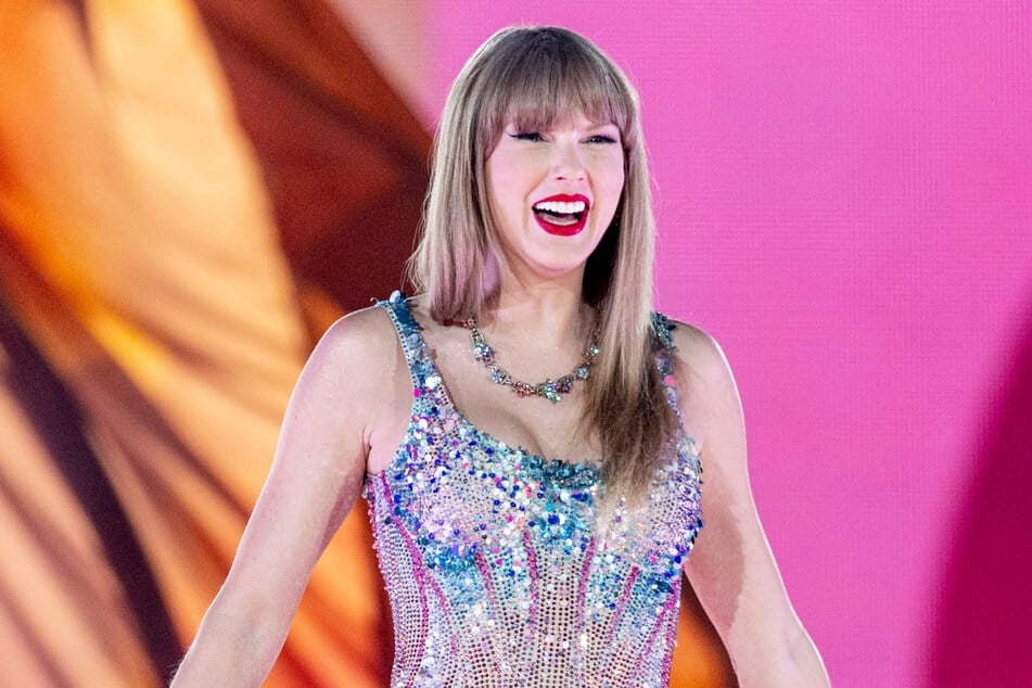 Taylor Swift biểu diễn trong The Eras Tour ở Lisbon. Ảnh: IMAGO