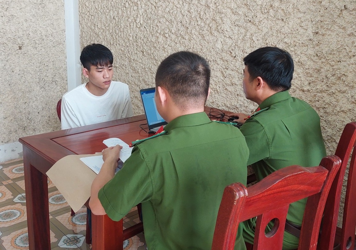 Công an huyện Diễn Châu lấy lời khai đối tượng Vũ Văn Đức 