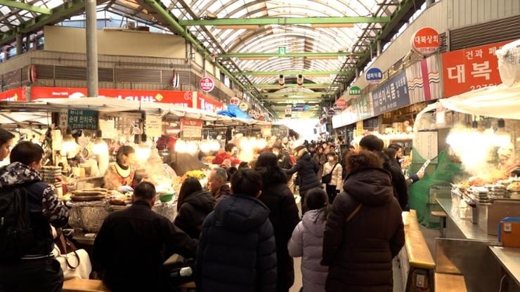 Chợ Gwangjang ở Seoul (Hàn Quốc) là một trong những địa điểm bị kiểm tra về việc bán hàng cho khách du lịch. Nguồn: Korea Times